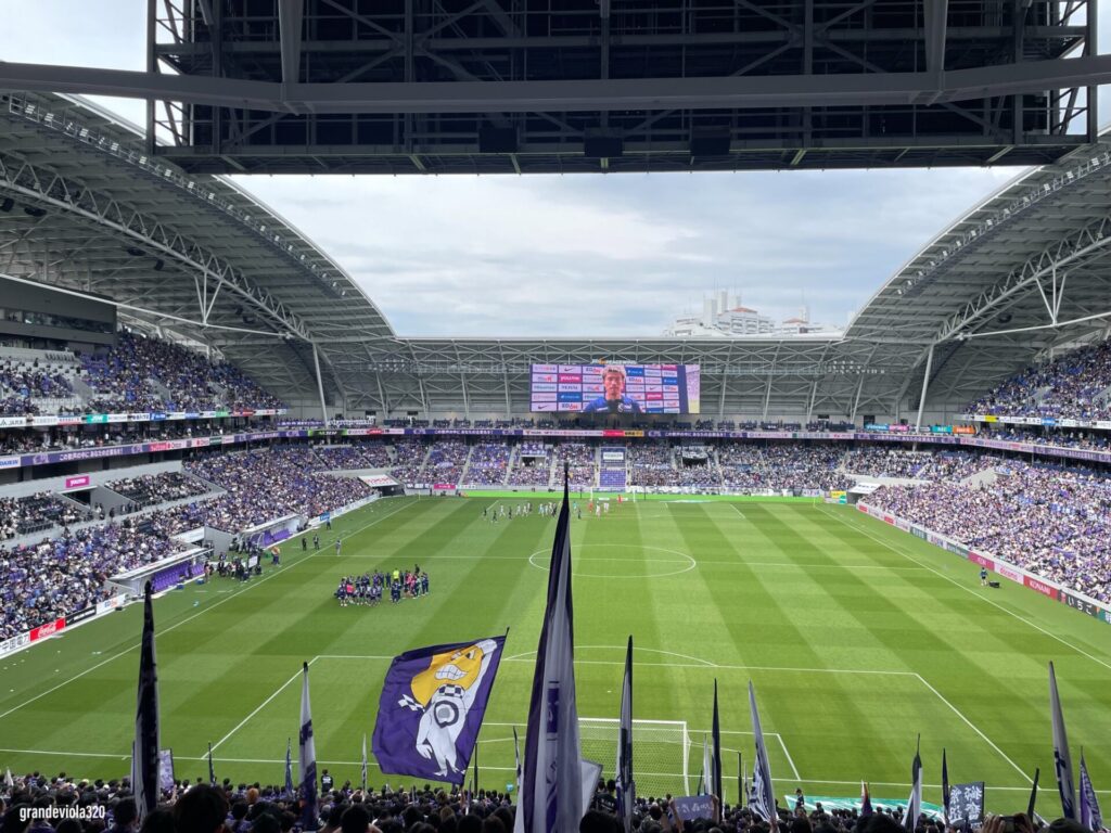 勝利の後の円陣。久しぶりにすっごいねー!
