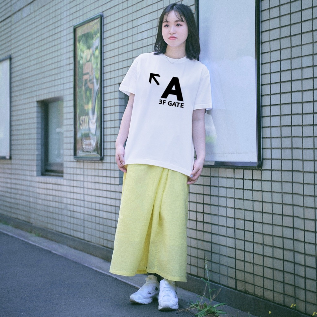 「こちらがA階の3Fエリアへの入口です🔝✨壁に施されたナチュラルな木目がおしゃれ💼 #エレベータ #入口 #ナチュラルデザイン」