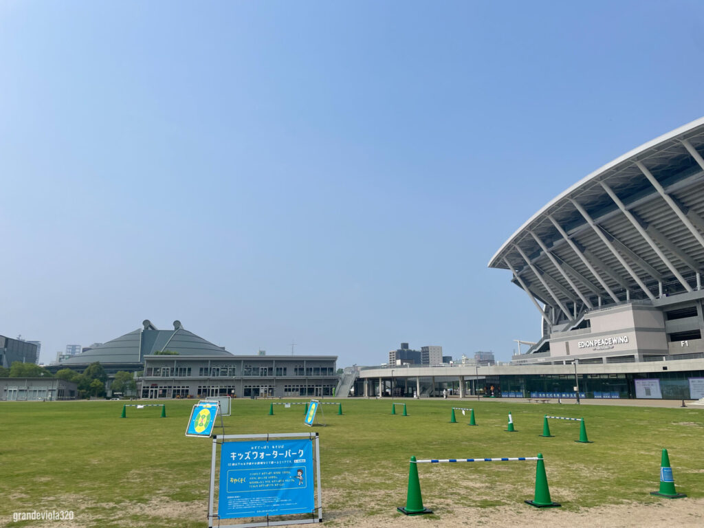 ひろしまスタジアムパーク、ひろぱのキッズウォーターエリア。エディオンピースウイング広島。