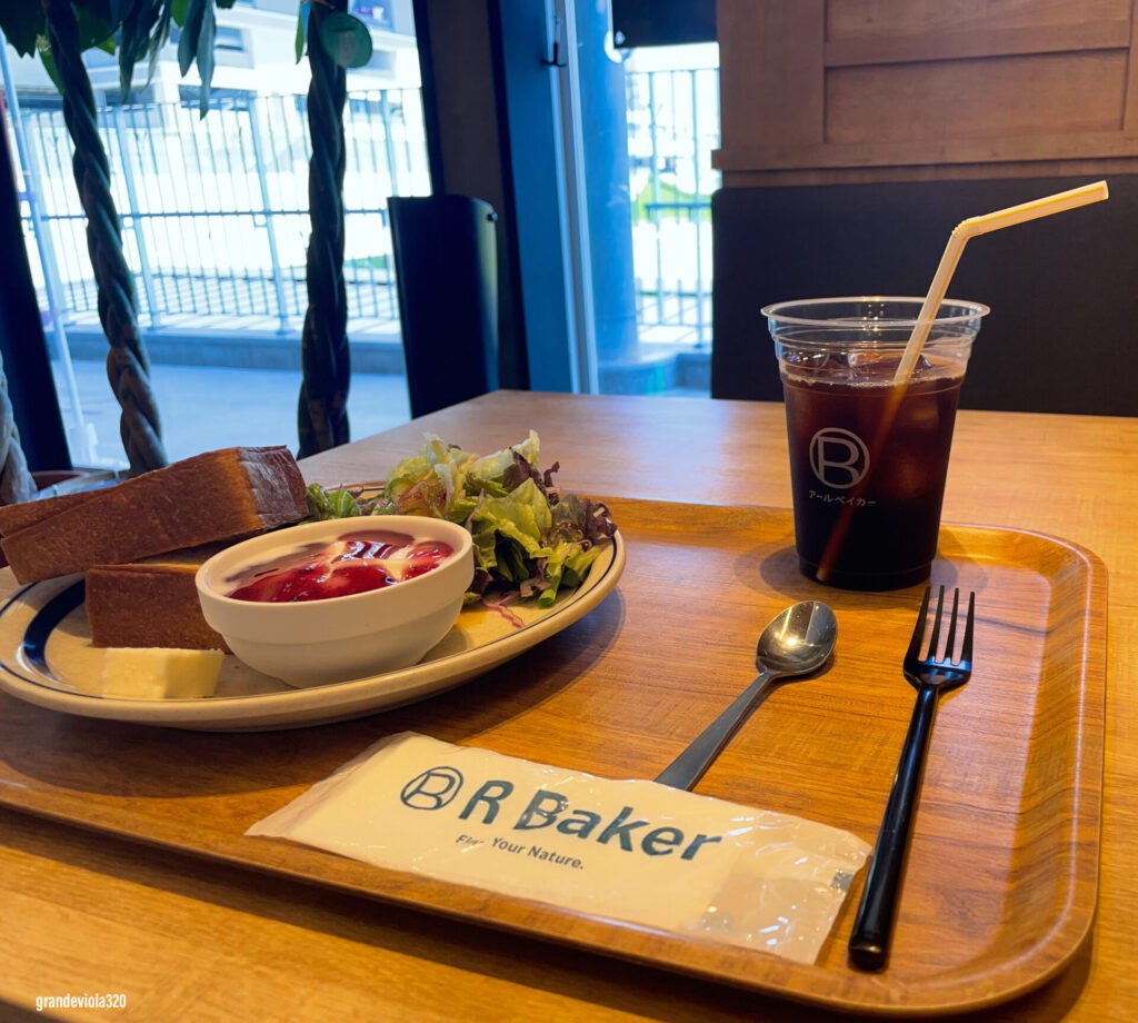 R Bakerのモーニングセット