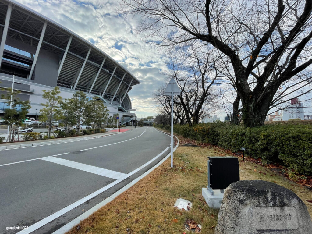 エディオンピースウイング広島の駐車場側