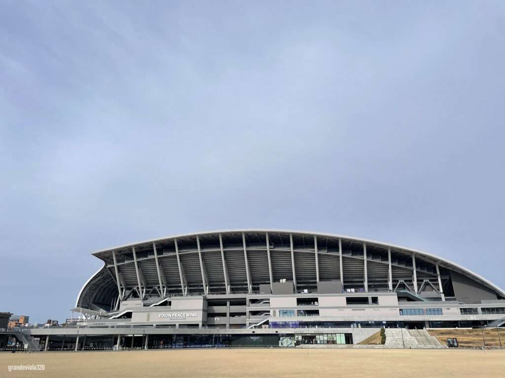 うっすら虹?見直してみるとちょっと色がついてるようなついてないようなひろしまスタジアムパークとエディオンピースウイング広島